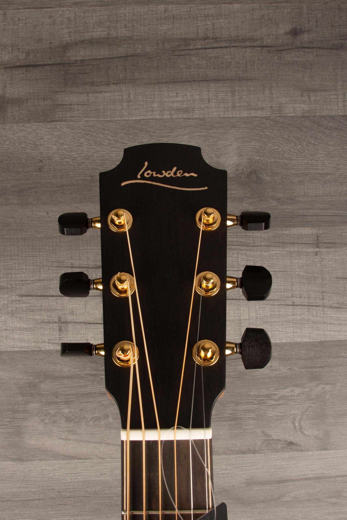 Lowden O-35 Cherry Lutz Guitar - Premium Acoustic Excellence and Craftsmanship