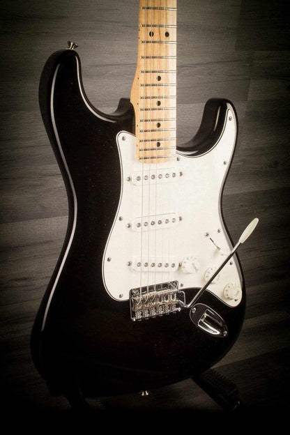 USED - Fender Player Stratocaster - Black / Maple