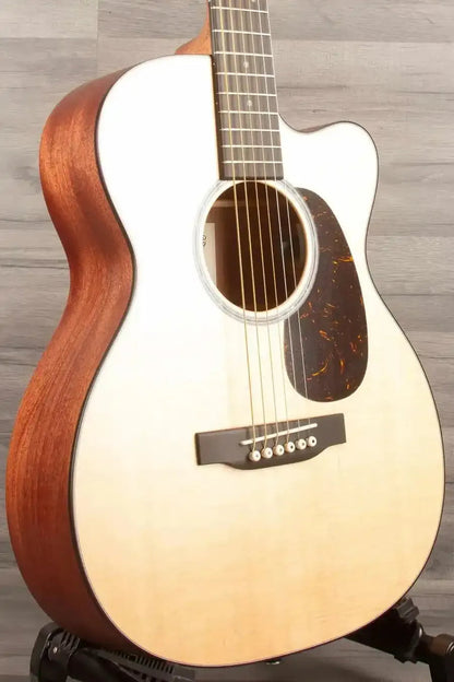 Martin Electro Acoustic Guitar 000CJrE – Exceptional Sound and Craftsmanship