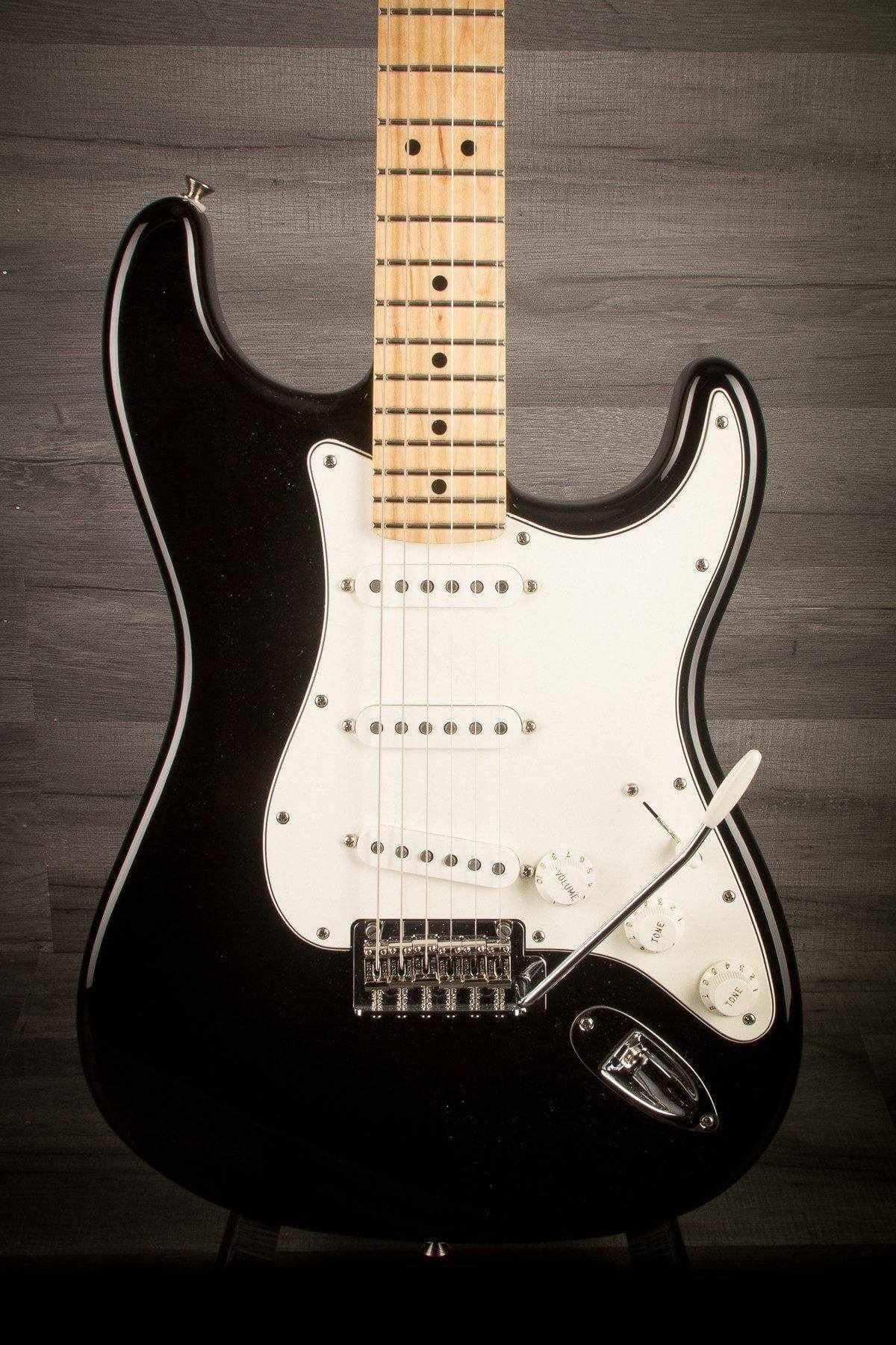 USED - Fender Player Stratocaster - Black / Maple