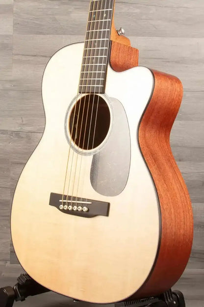 Martin Electro Acoustic Guitar 000CJrE – Exceptional Sound and Craftsmanship