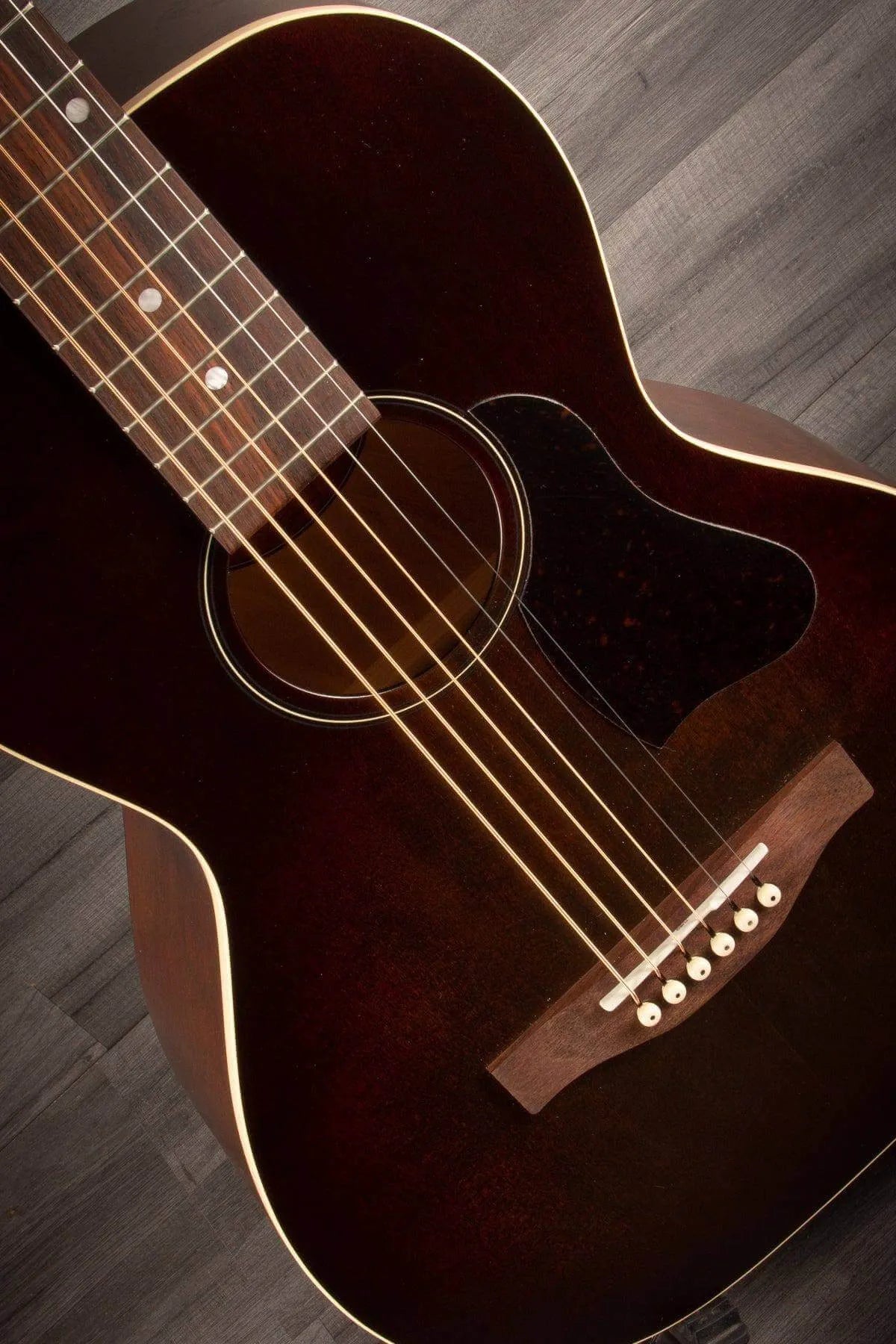 Art & Lutherie Roadhouse Bourbon Burst