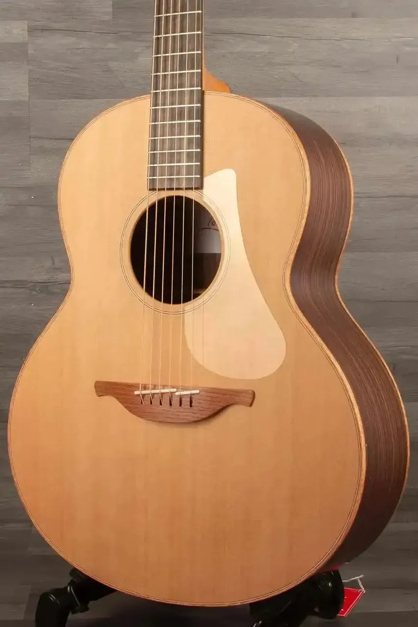 Lowden F-10 Acoustic Guitar Original Series - Premium Sound & Craftsmanship