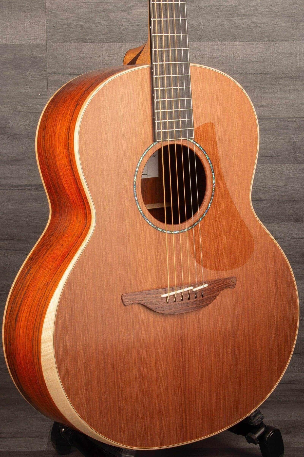 Lowden F-35 Acoustic Guitar - Premium Quality Sound and Craftsmanship