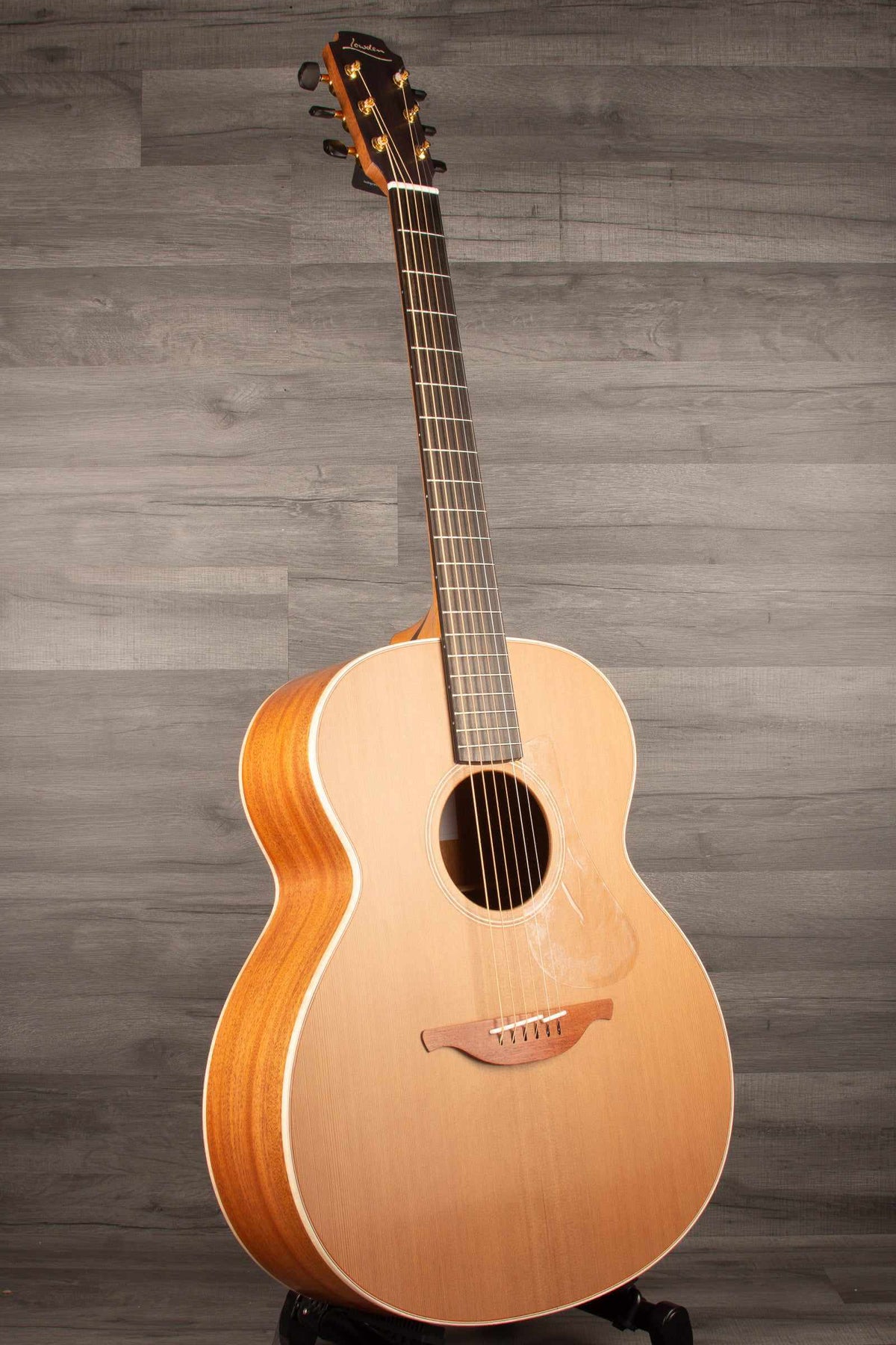 Lowden O-22 Acoustic Guitar - Premium Sound and Craftsmanship