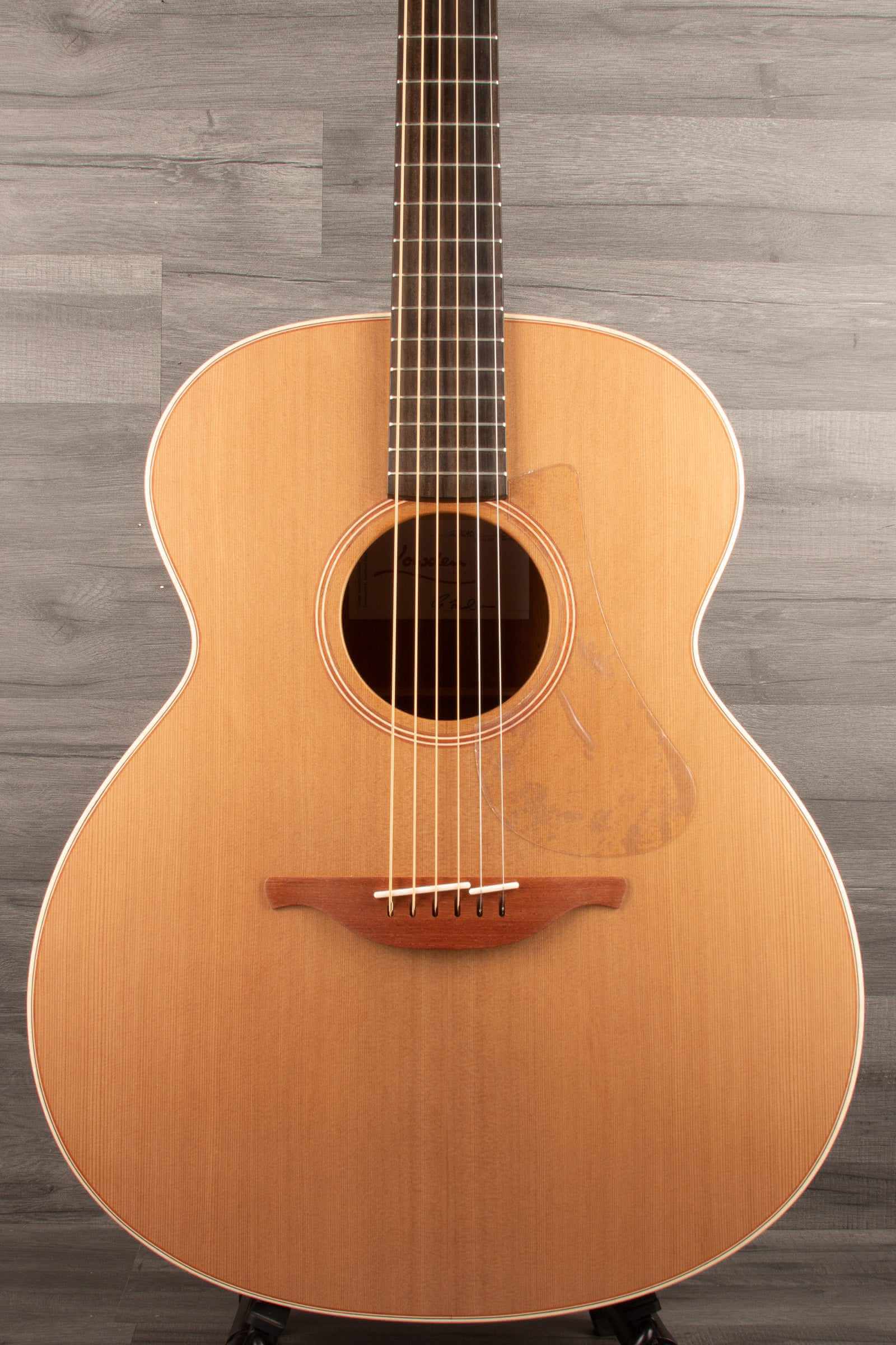 Lowden O-22 Acoustic Guitar - Premium Sound and Craftsmanship