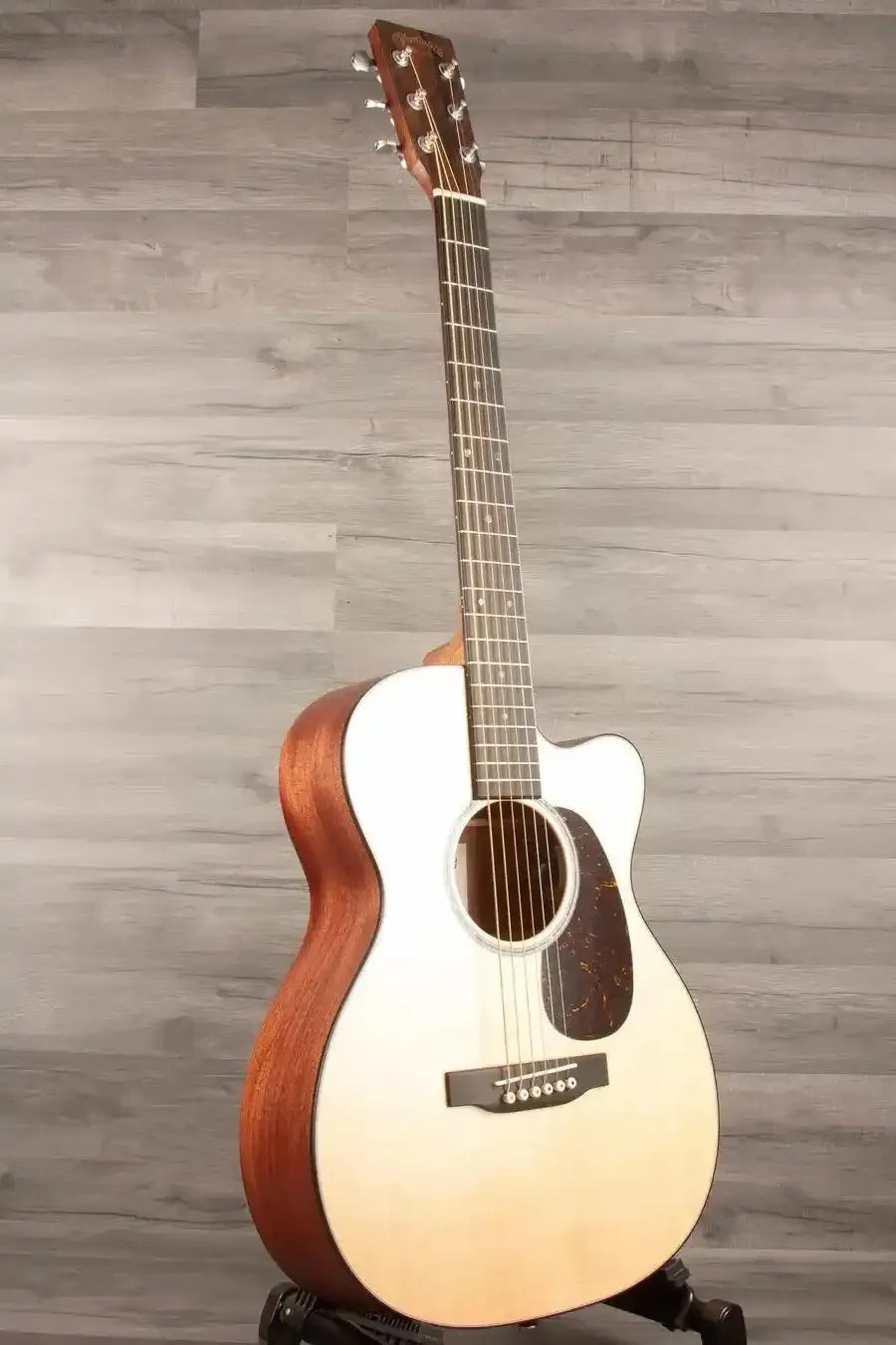 Martin Electro Acoustic Guitar 000CJrE – Exceptional Sound and Craftsmanship