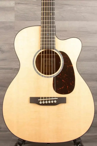 Martin Electro Acoustic Guitar 000CJrE – Exceptional Sound and Craftsmanship