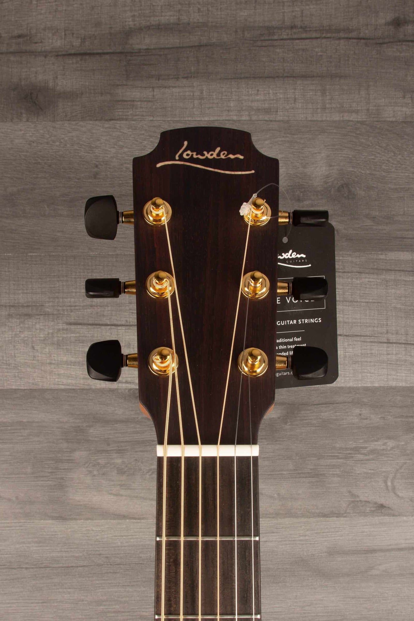 Lowden O-22 Acoustic Guitar - Premium Sound and Craftsmanship