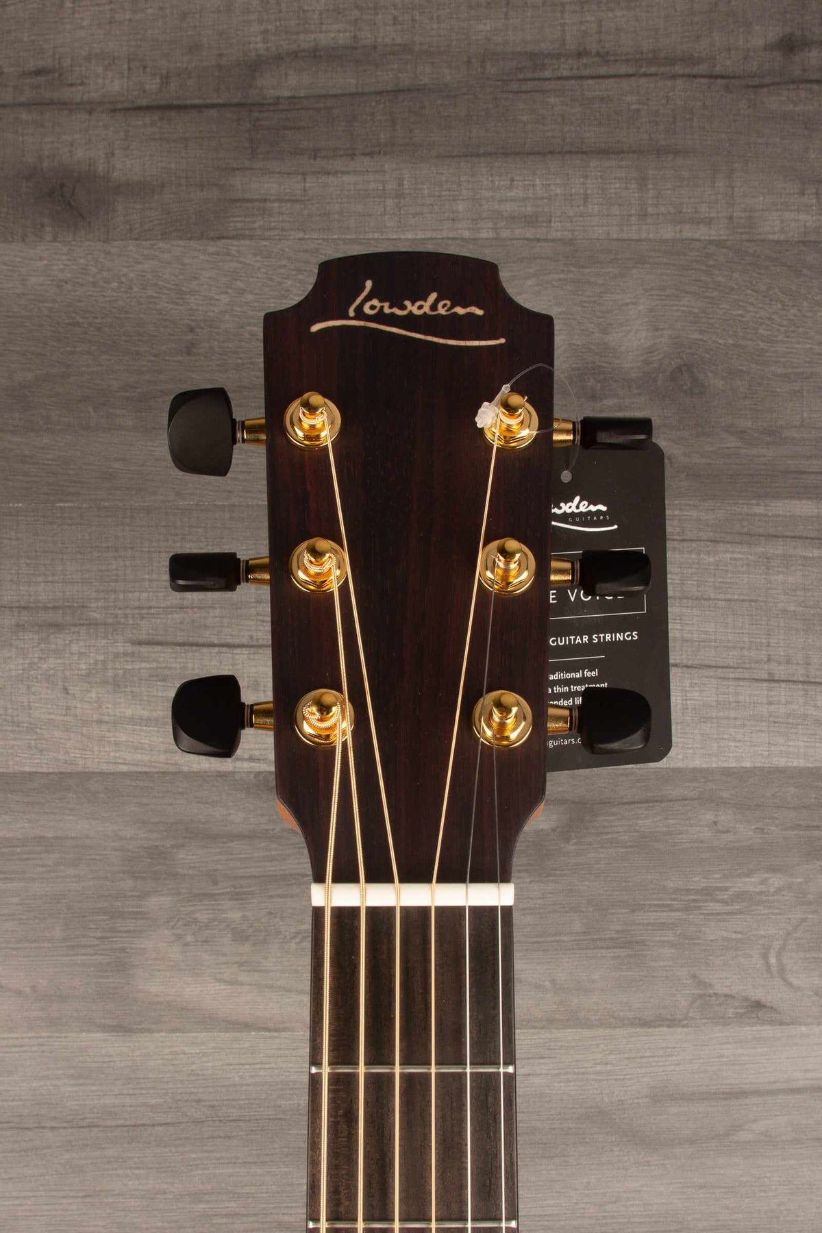Lowden O-22 Acoustic Guitar - Premium Sound and Craftsmanship