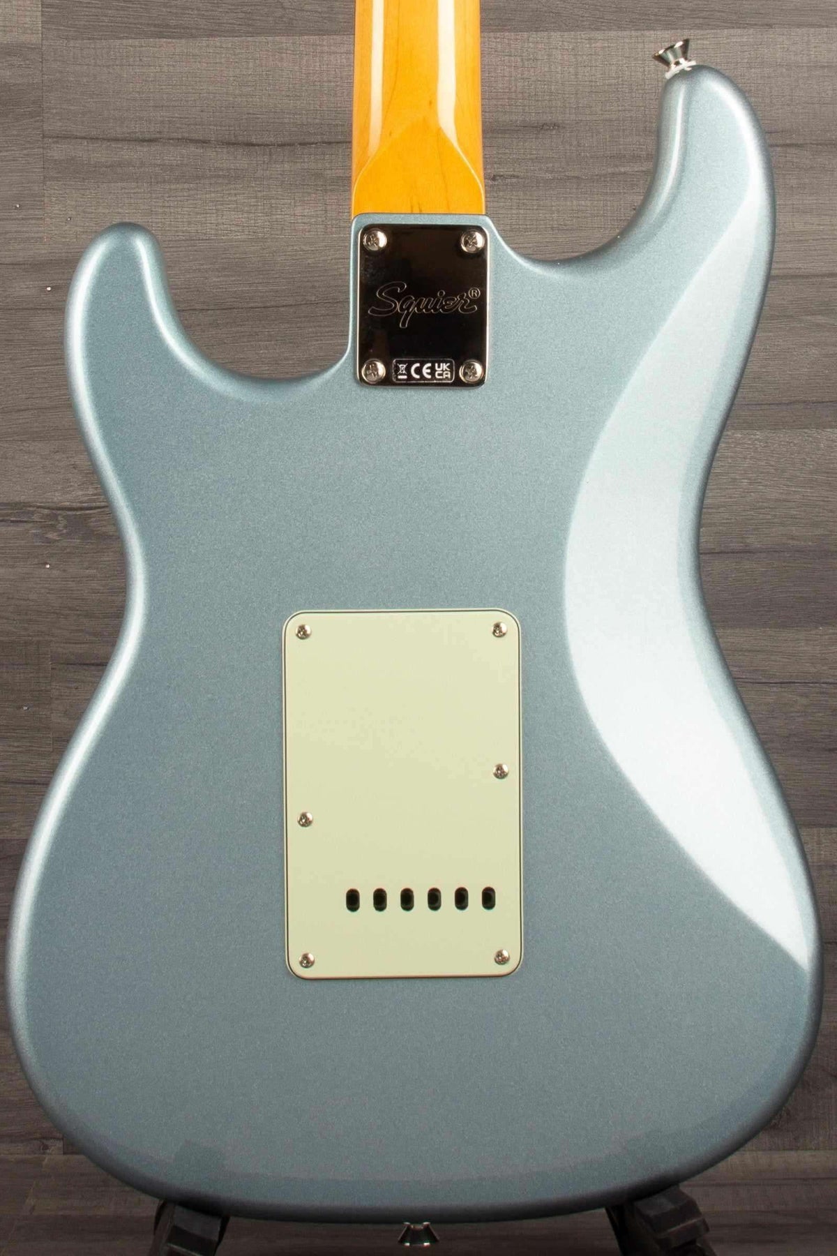 Squier FSR Classic Vibe™ 60s Stratocaster® HSS, Laurel Fingerboard, Mint Pickguard, Ice Blue Metallic