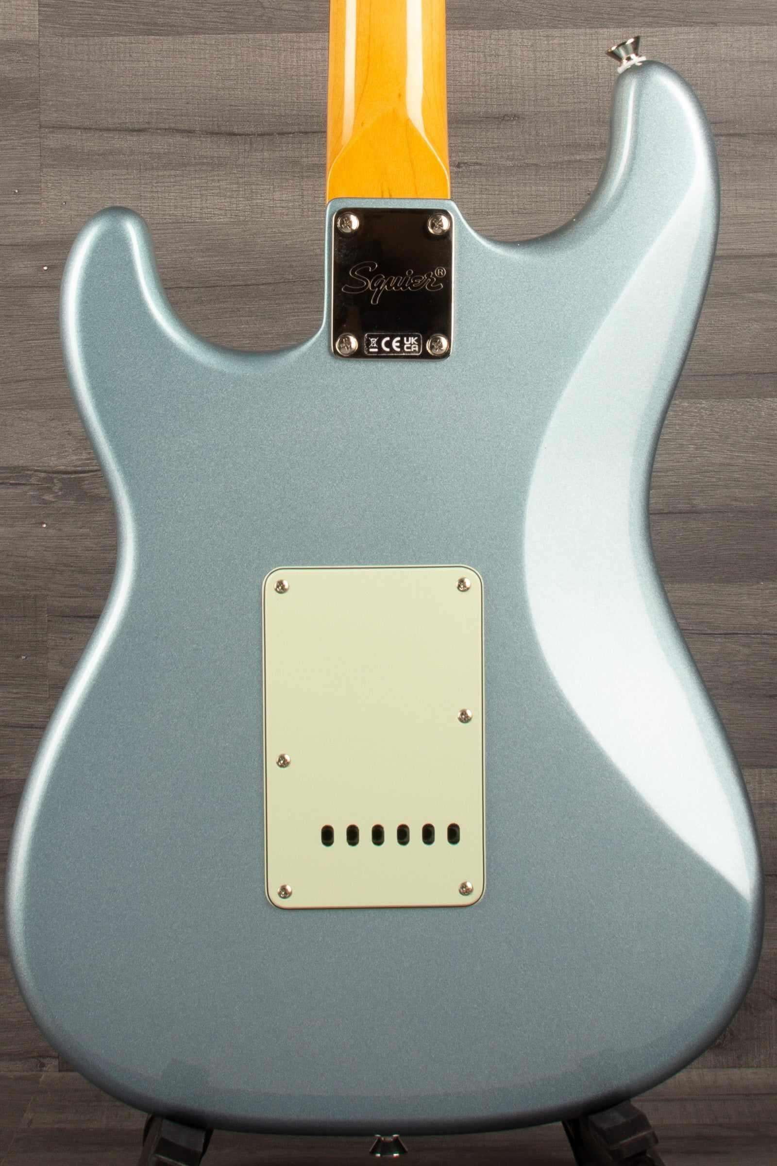 Squier FSR Classic Vibe™ 60s Stratocaster® HSS, Laurel Fingerboard, Mint Pickguard, Ice Blue Metallic