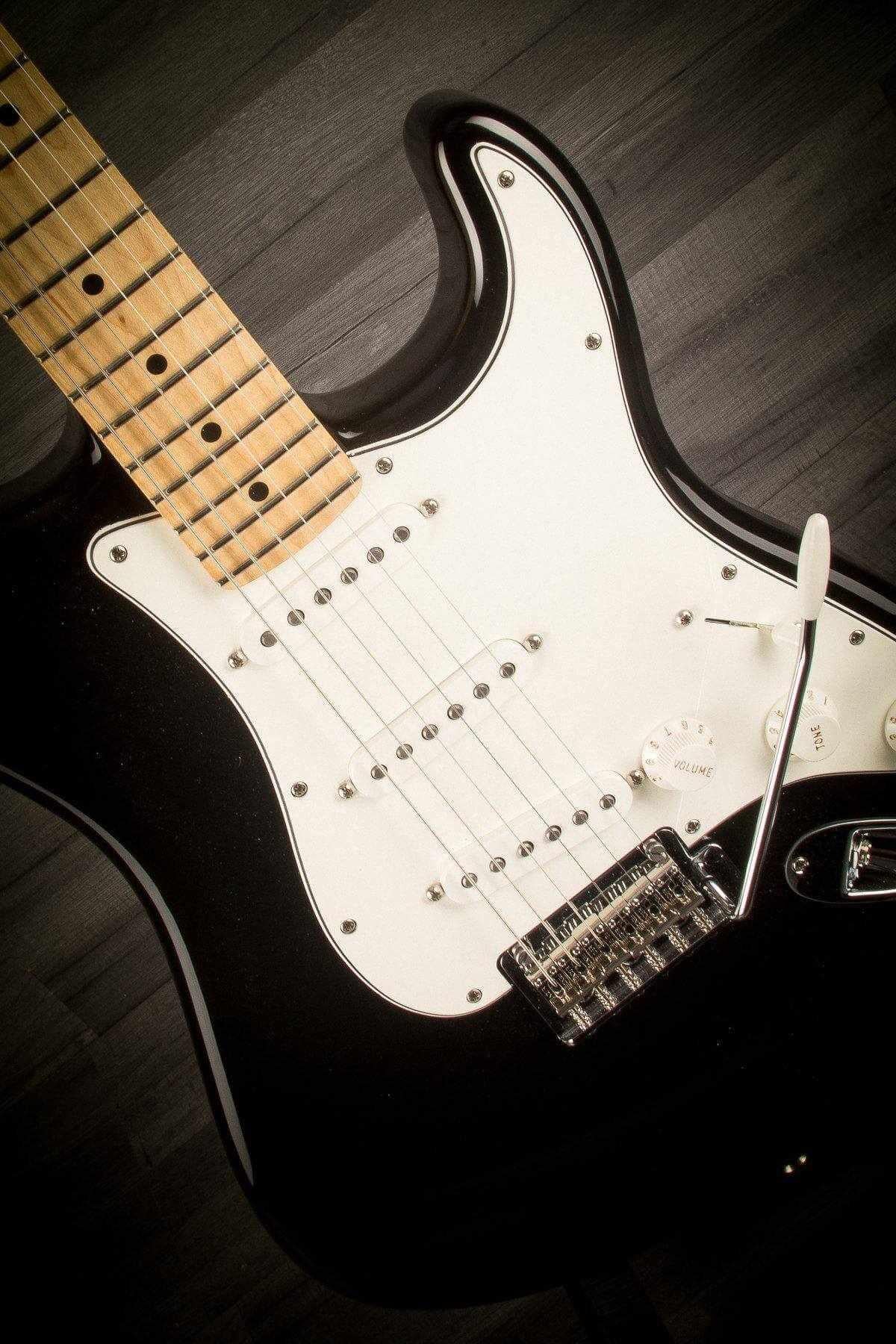 USED - Fender Player Stratocaster - Black / Maple