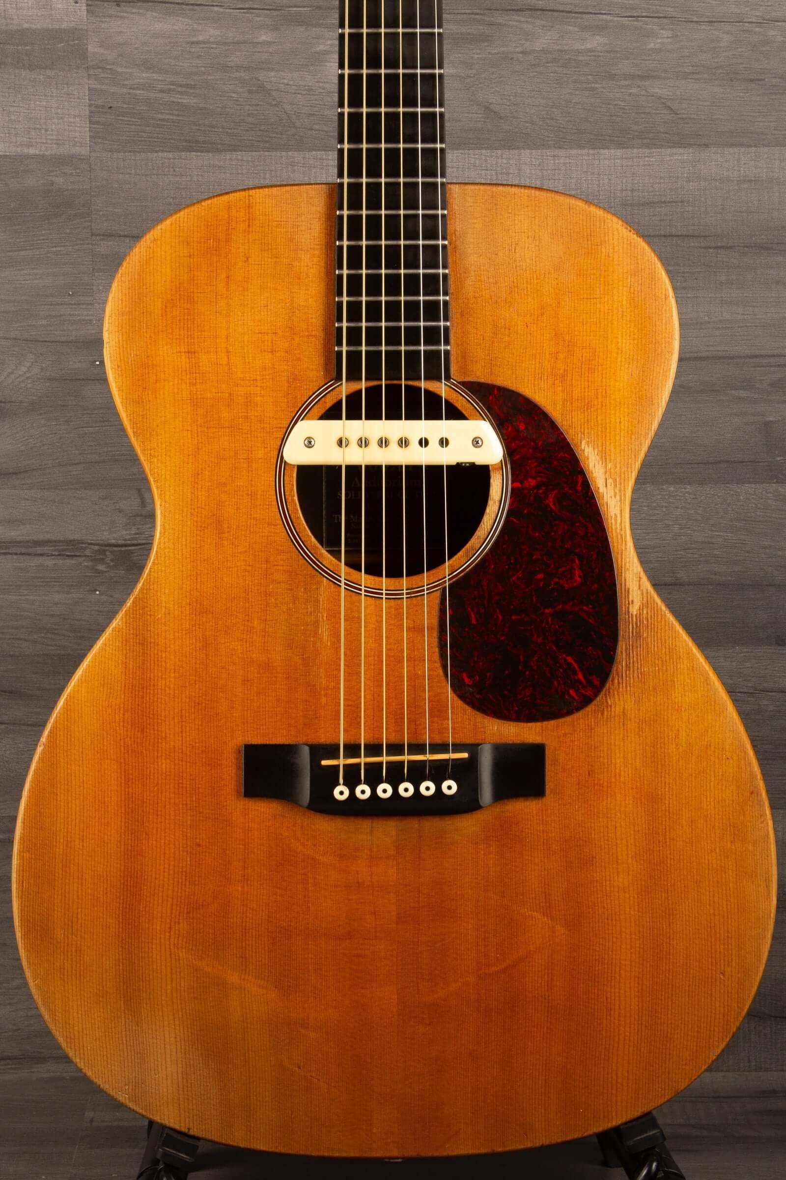 USED - Martin 000X1 inc LR Baggs M1 &  hard case