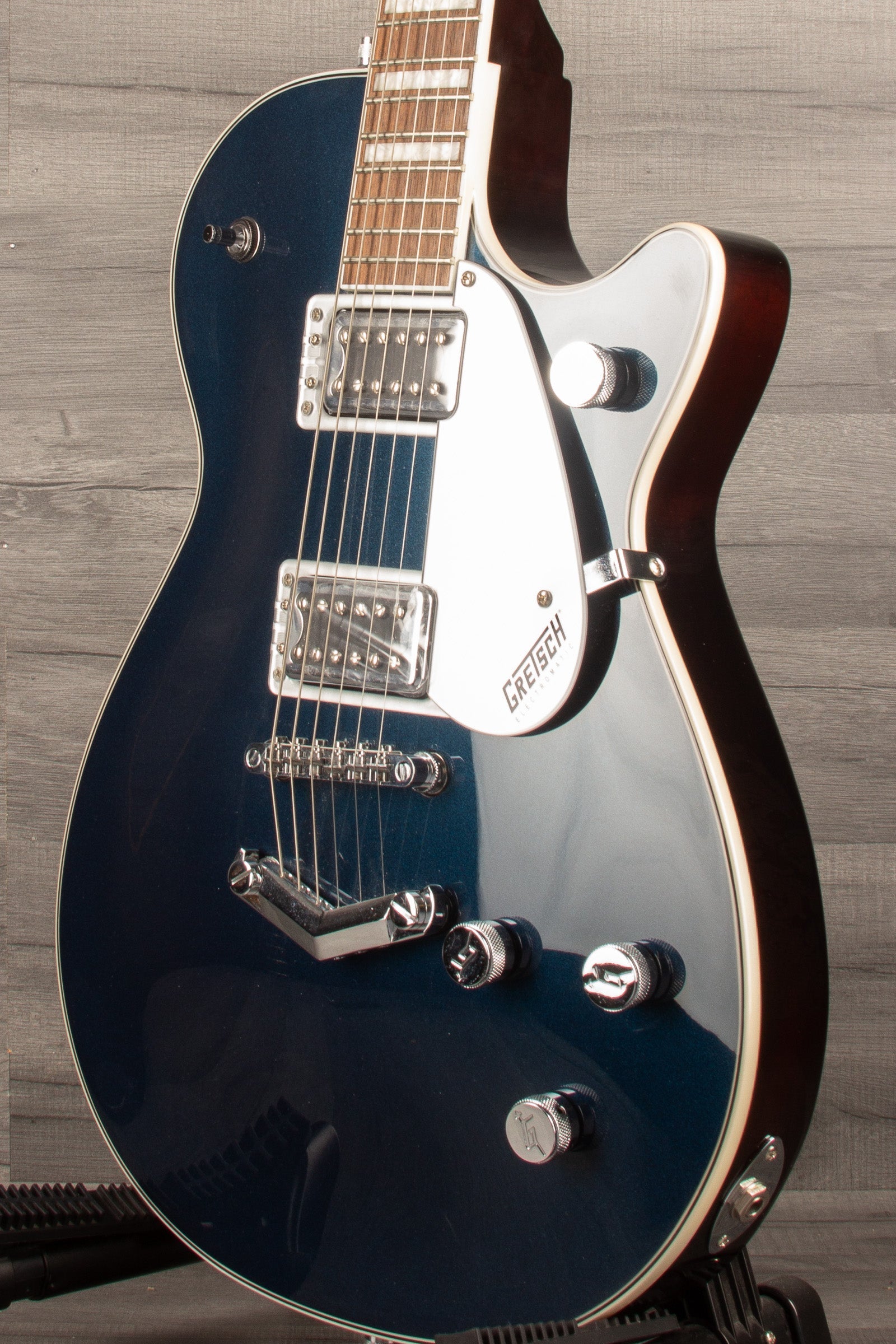 USED Gretsch G5220 Electromatic Jet Guitar in Exceptional Condition - Amazing Sound Quality!