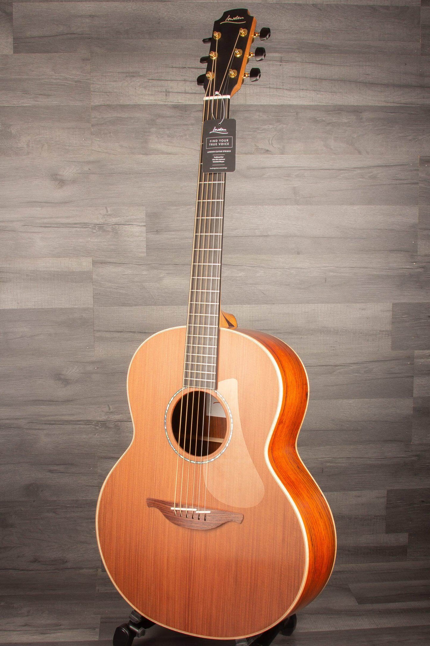 Lowden F-35 Acoustic Guitar - Premium Quality Sound and Craftsmanship