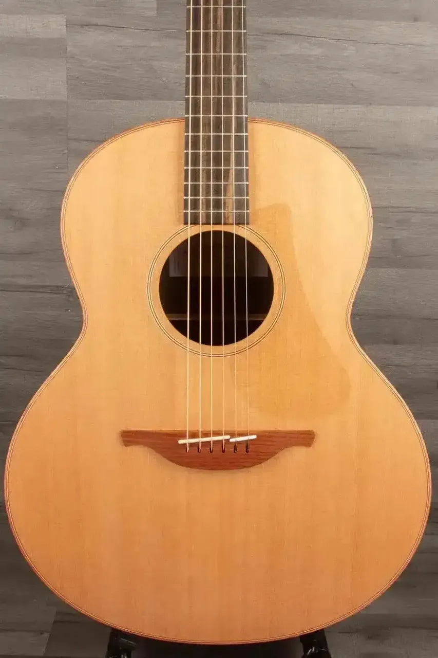 Lowden F-10 Acoustic Guitar Original Series - Premium Sound & Craftsmanship