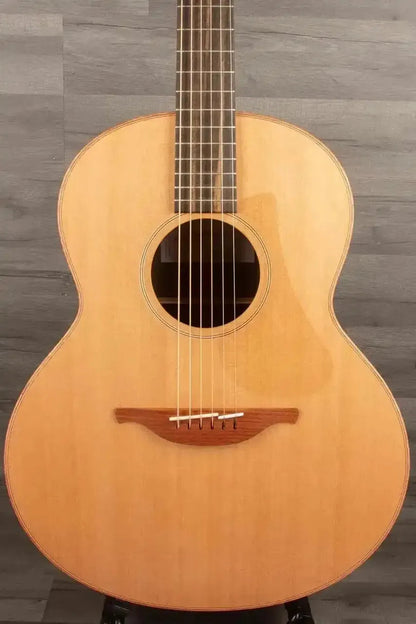 Lowden F-10 Acoustic Guitar Original Series - Premium Sound & Craftsmanship