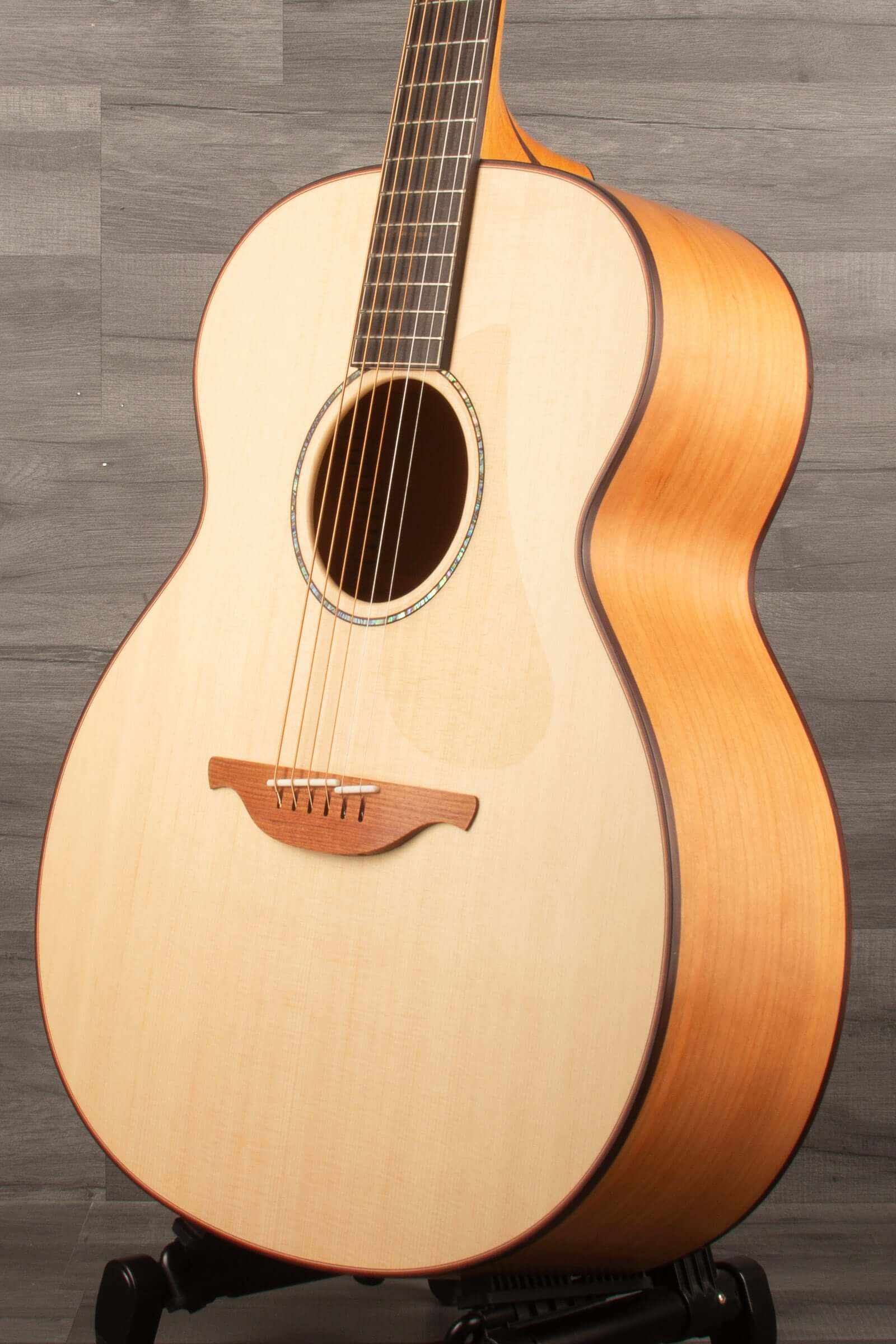 Lowden O-35 Cherry Lutz Guitar - Premium Acoustic Excellence and Craftsmanship