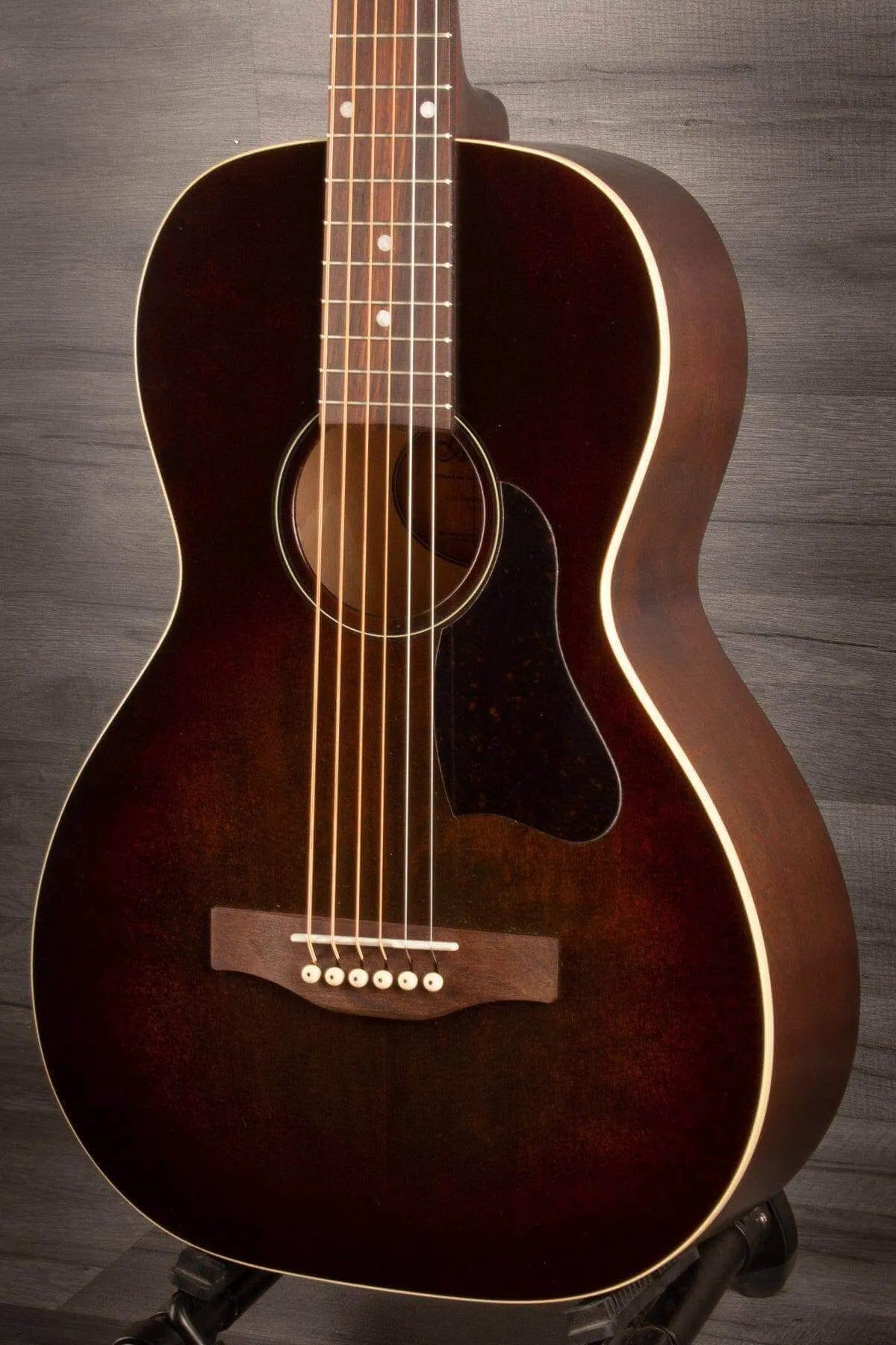 Art & Lutherie Roadhouse Bourbon Burst