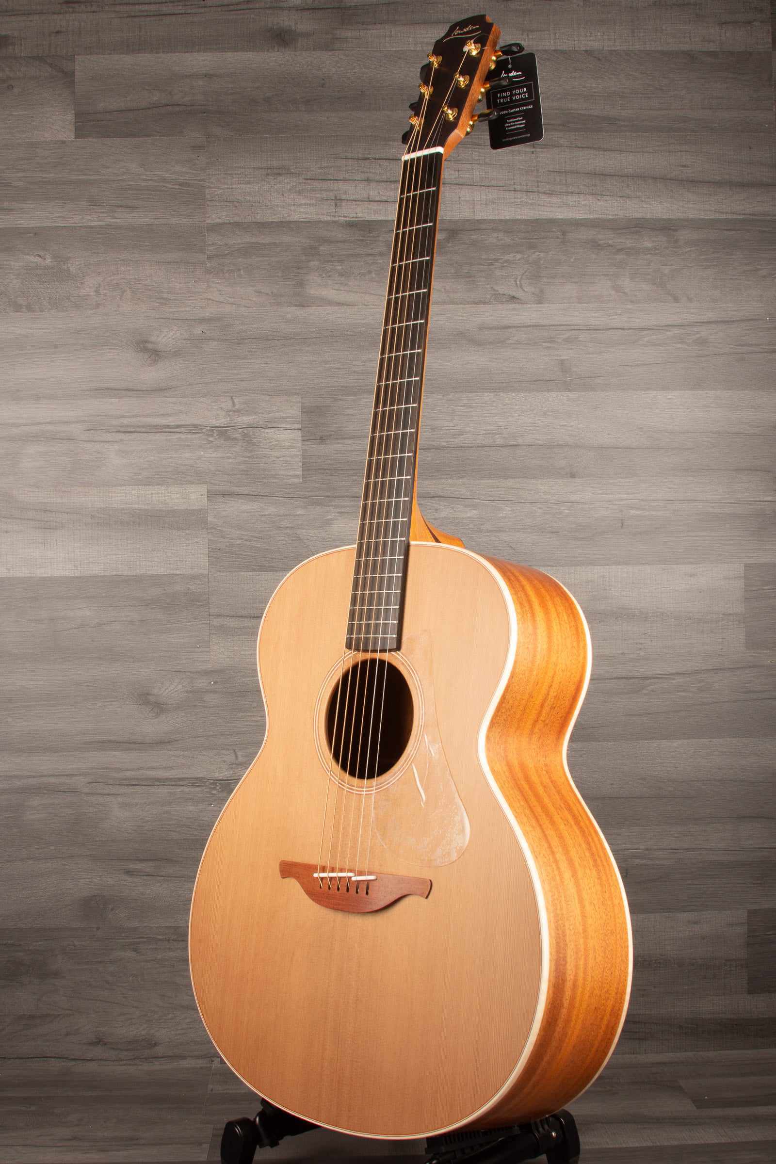 Lowden O-22 Acoustic Guitar - Premium Sound and Craftsmanship
