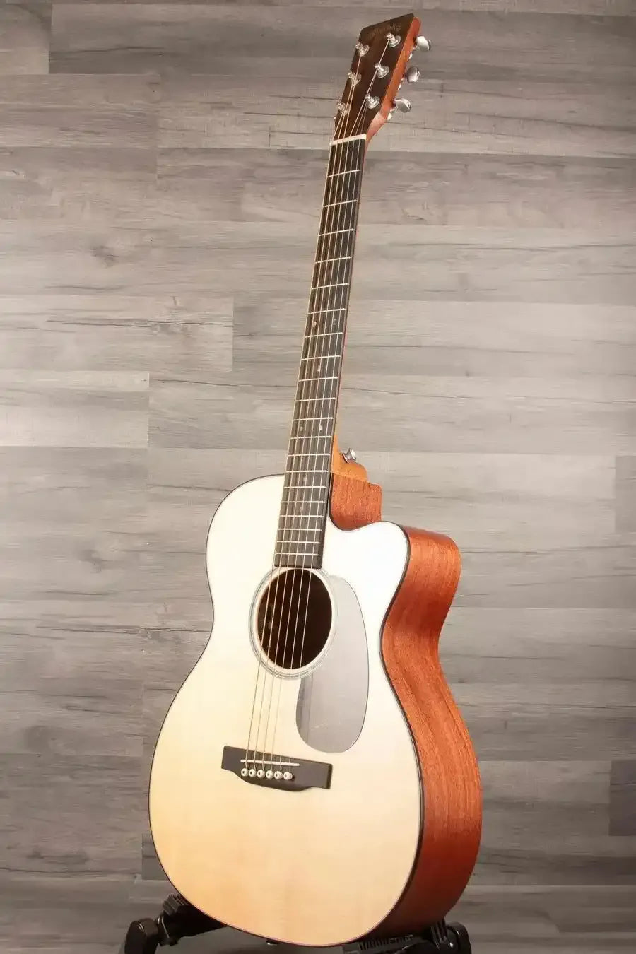 Martin Electro Acoustic Guitar 000CJrE – Exceptional Sound and Craftsmanship