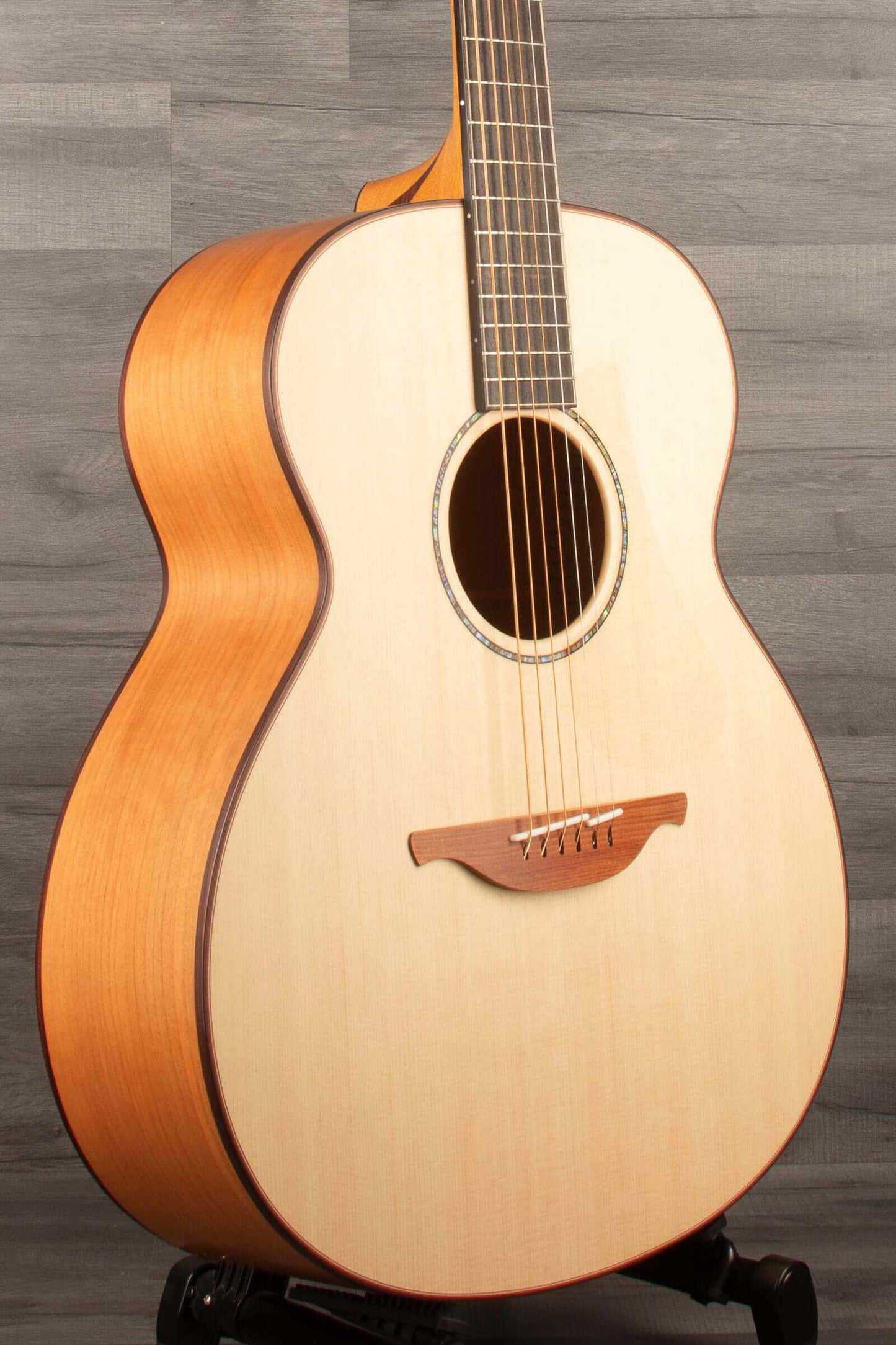 Lowden O-35 Cherry Lutz Guitar - Premium Acoustic Excellence and Craftsmanship