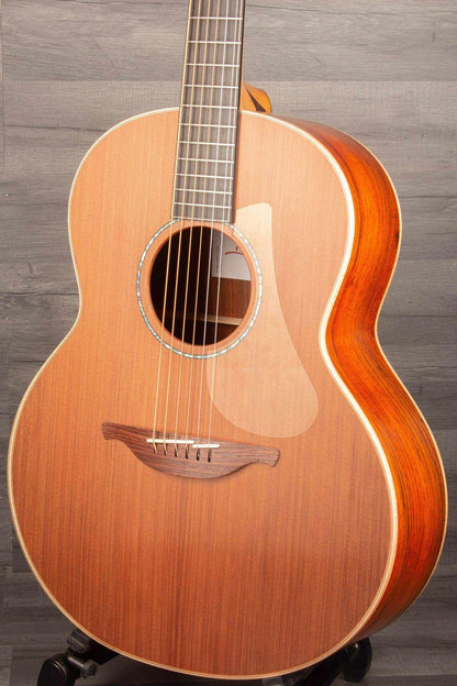 Lowden F-35 Acoustic Guitar - Premium Quality Sound and Craftsmanship
