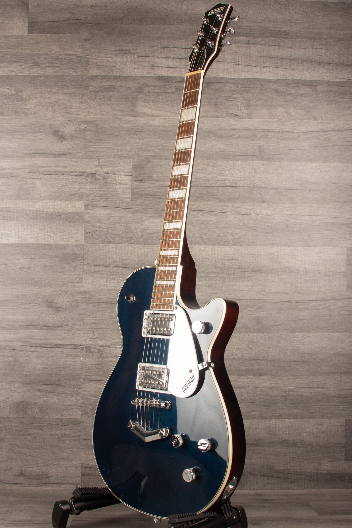 USED Gretsch G5220 Electromatic Jet Guitar in Exceptional Condition - Amazing Sound Quality!