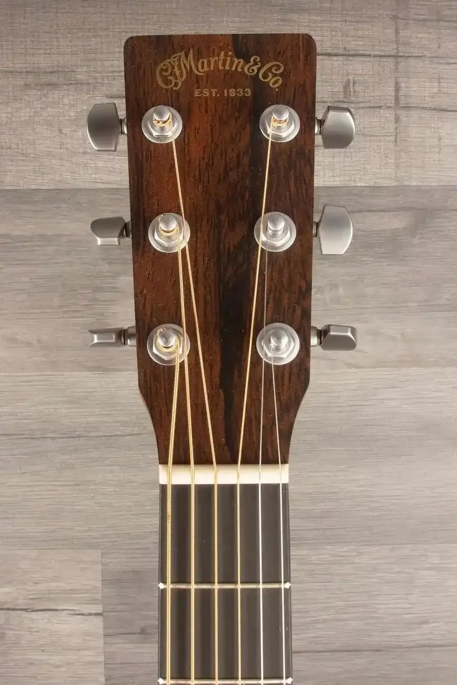 Martin Electro Acoustic Guitar 000CJrE – Exceptional Sound and Craftsmanship
