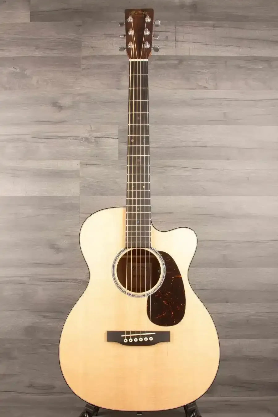 Martin Electro Acoustic Guitar 000CJrE – Exceptional Sound and Craftsmanship