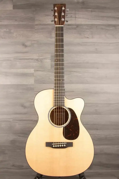 Martin Electro Acoustic Guitar 000CJrE – Exceptional Sound and Craftsmanship
